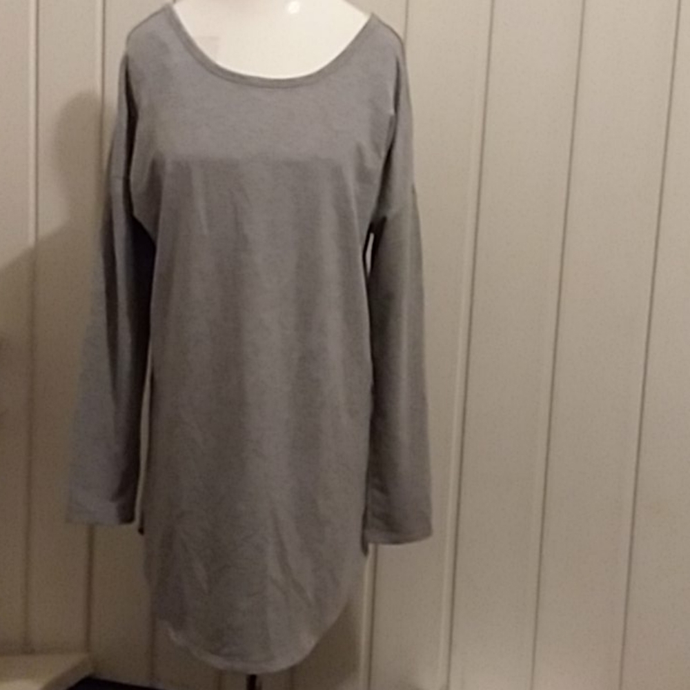 Gillian & O'malley tee